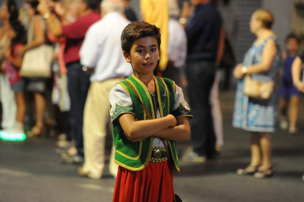 Desfile de Moros y Cristianos por las calles de Mu