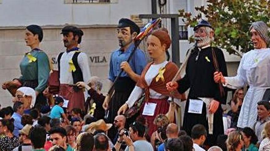 Els gegants de l&#039;Escala, en una trobada de colles geganteres.