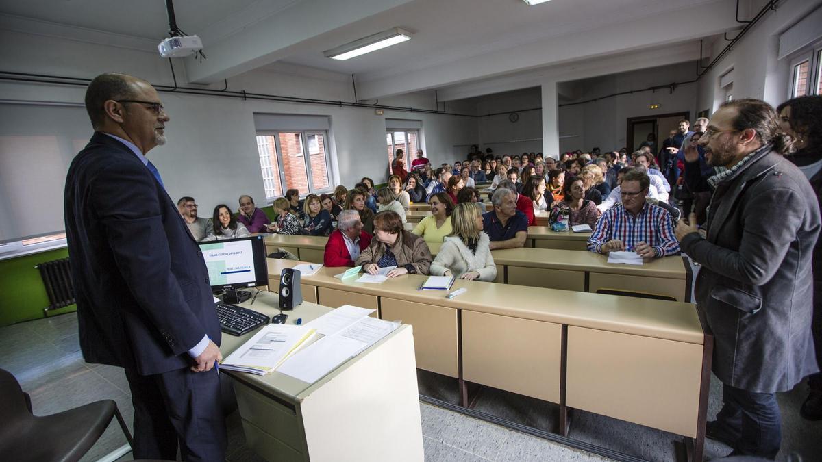 Una sesión preparatoria de EBAU.