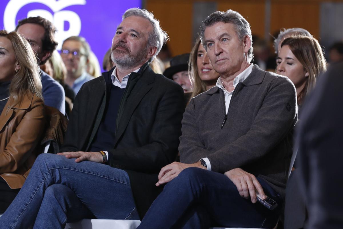 Alberto Núñez Feijóo y Jorge Azcón durante el acto de fin de campaña.