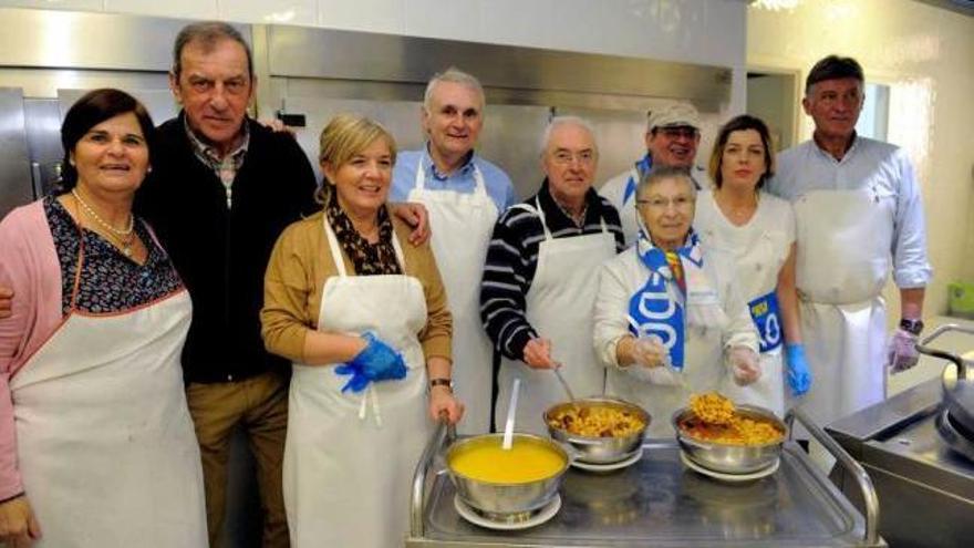 Los veteranos del club colaboran con la Cocina Económica