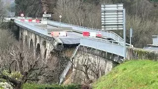 Colapsa parte de un puente sobre una carretera de Ourense