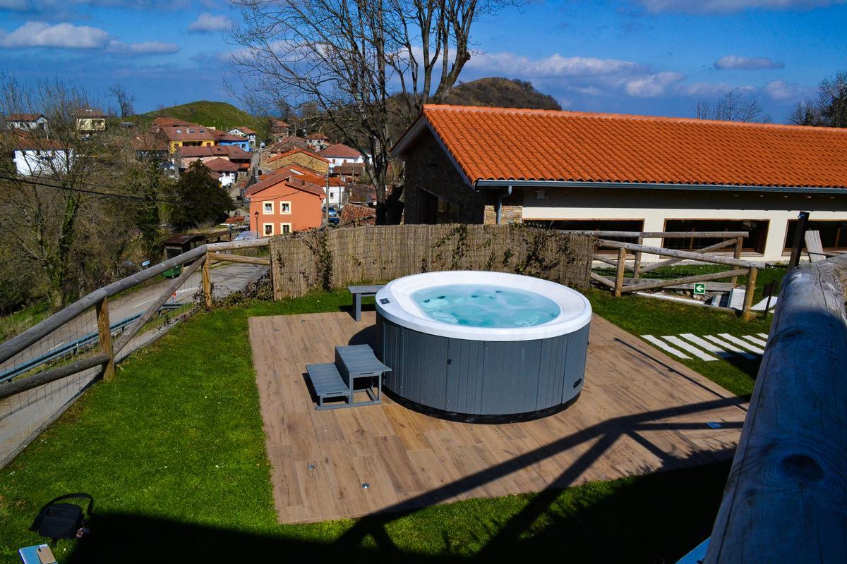 Detalle del spa jacuzzi del complejo, del que forma parte el restaurante La Cuadrina de Tanislao.