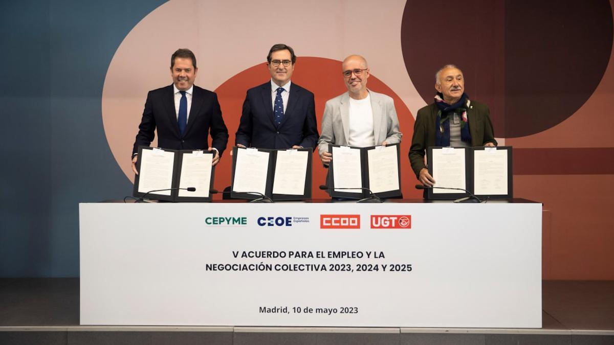 Gerardo Cuerva, Antonio Garamendi, Unai Sordo i Pepe Álvarez, en la signatura de l’acord