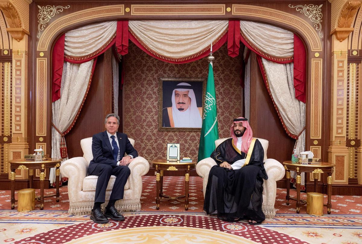 El secretario de Estado de EEUU, Antony Blinken, primer ministro saudí, Mohamed bin Salmán (MBS), en Yeda.