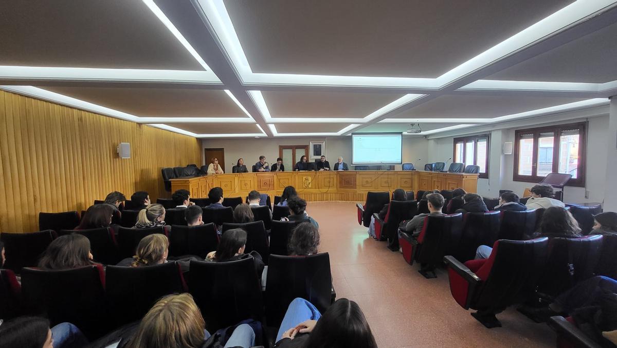 Acto institucional entre Ayuntamiento de Chiva y Universidad de Navarra.