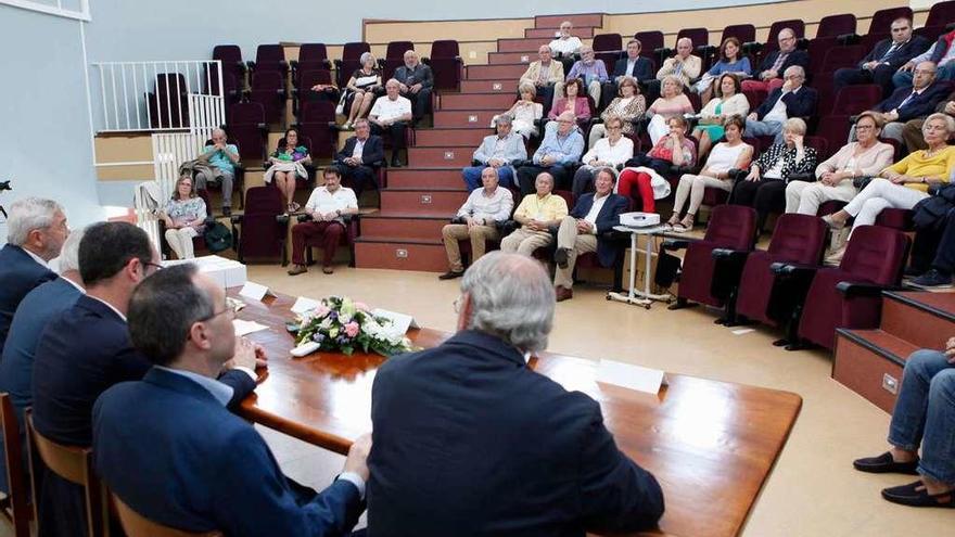 Encuentro de los peritos industriales de 1967 en la Laboral