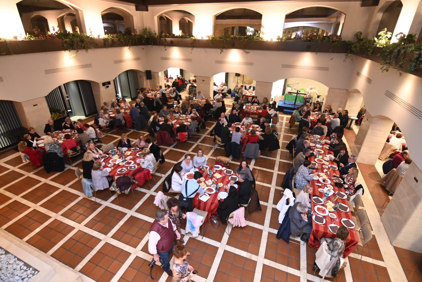 Galería: Las imágenes del cóctel navideño de la Asociación Española Contra el Cáncer