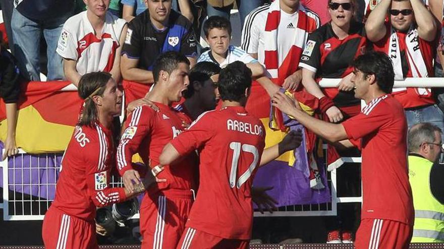 Un taconazo de Cristiano rescata al líder del apuro de Vallecas (0-1)