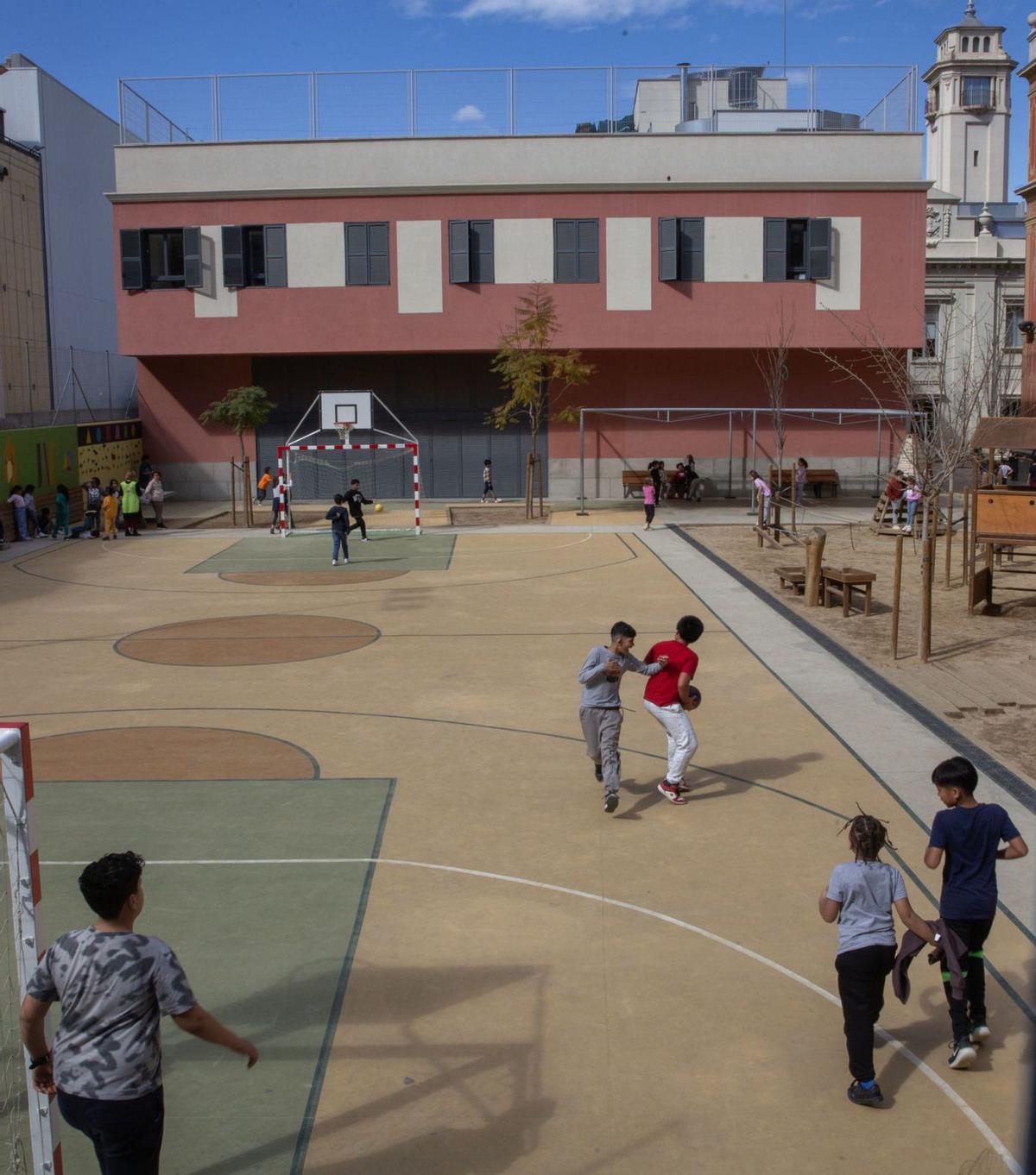 Grups de pares es coordinen per evitar la segregació en quatre escoles