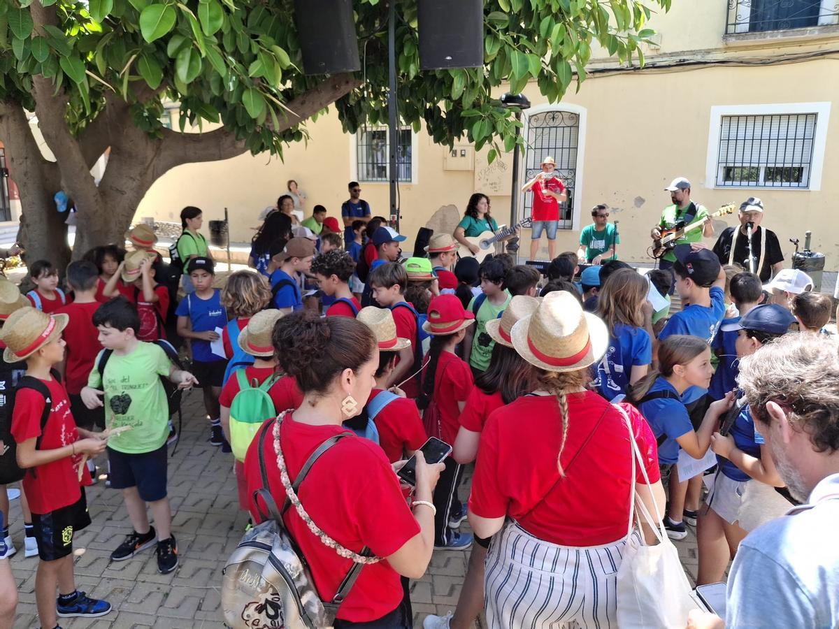 Las imágenes de la primera "trobada escolar" de la Marina Alta "Desafiar-se a fer llata", que ha tenido lugar en Pedreguer