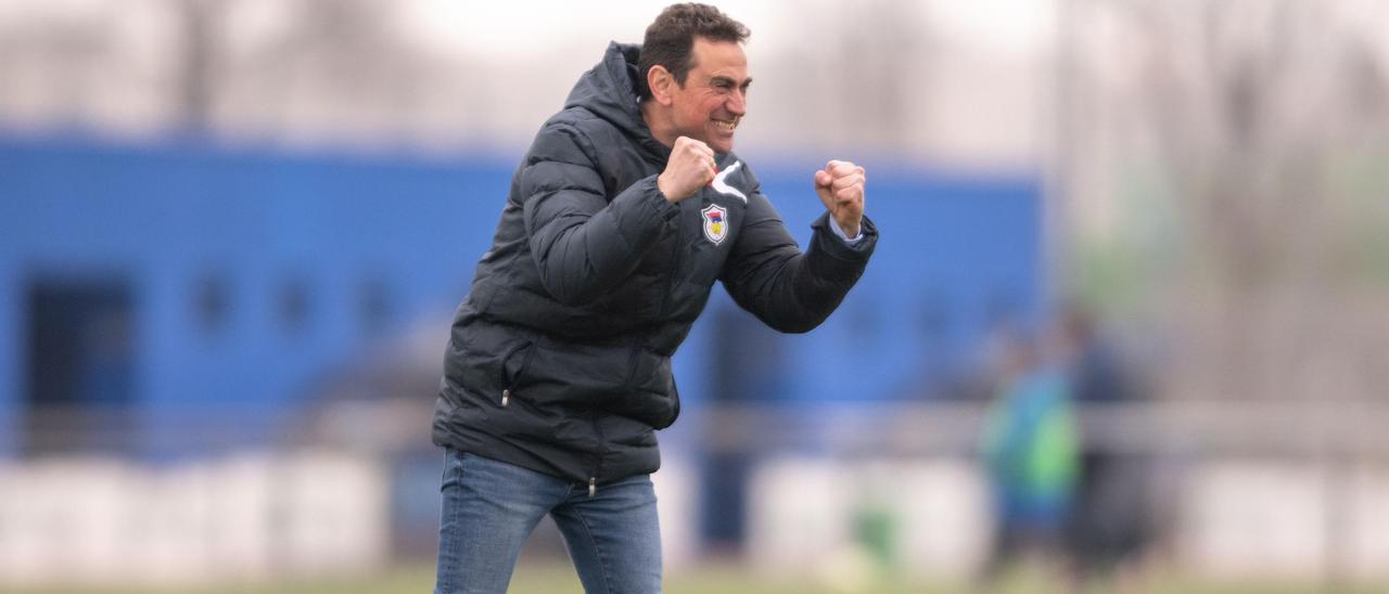 Dani Mori, elegido mejor entrenador asturiano de Primera, Segunda y Segunda B la pasada temporada