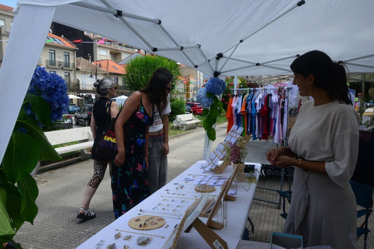 Música, artesanía y gastronomía inundan Cangas con el Satur-Day Fest. Música, artesanía y gastronomía inundan Cangas con el Satur-Day Fest.
