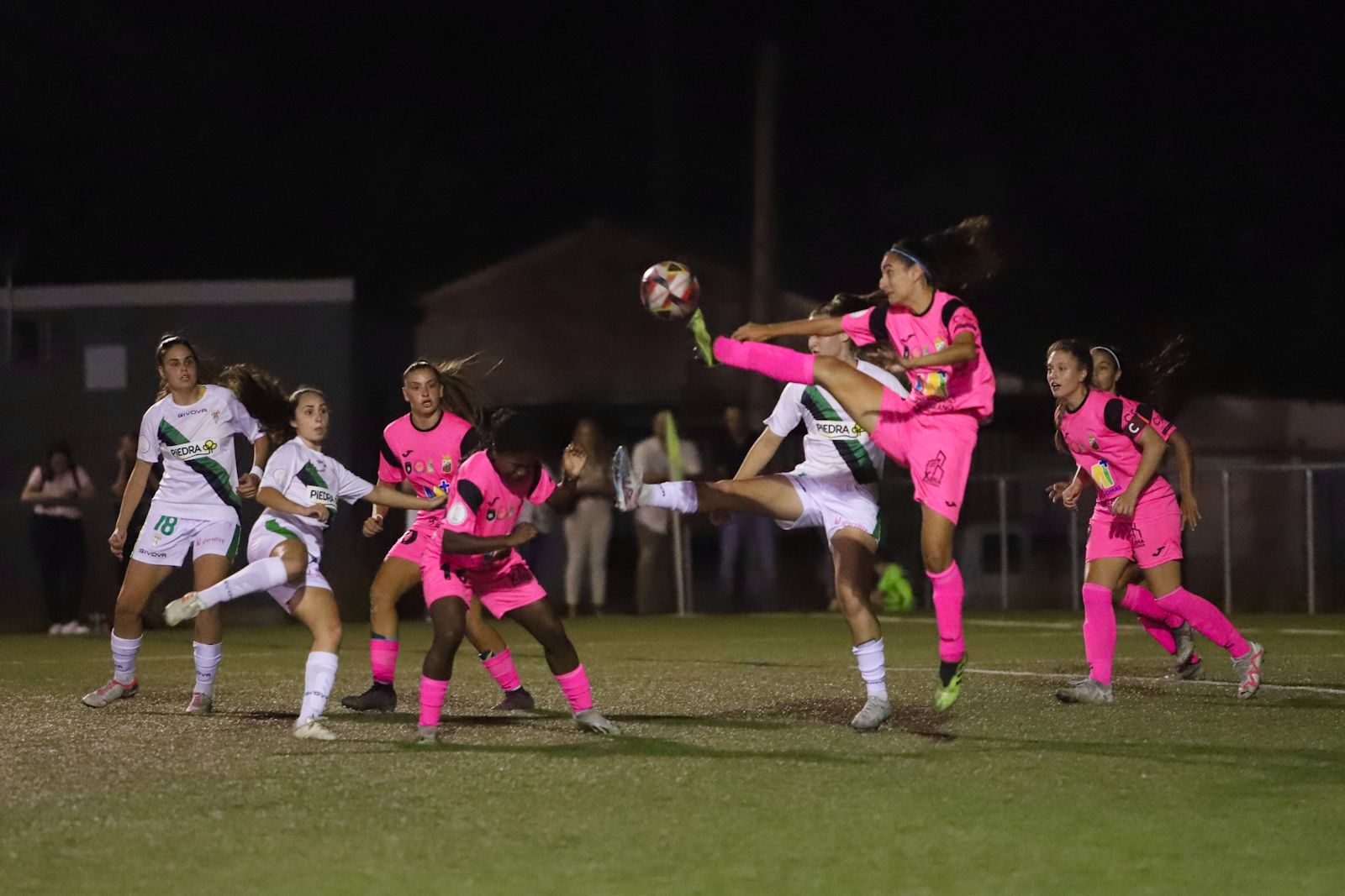 La eliminatoria de la Copa de la Reina de fútbol entre el Córdoba CF y el Juan Grande en imágenes