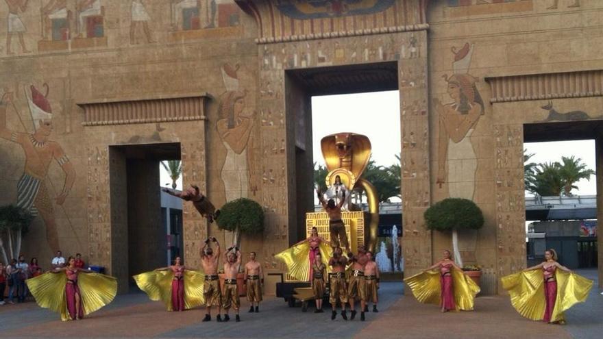 Cleopatra, el show estrella de Terra Mítica, se estrena con una fuerte ovación del públco