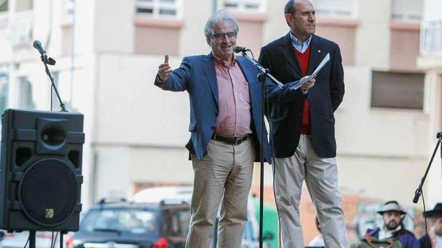 Bernardo Alonso pregona el inicio de las fiestas del barrio de Las Viñas