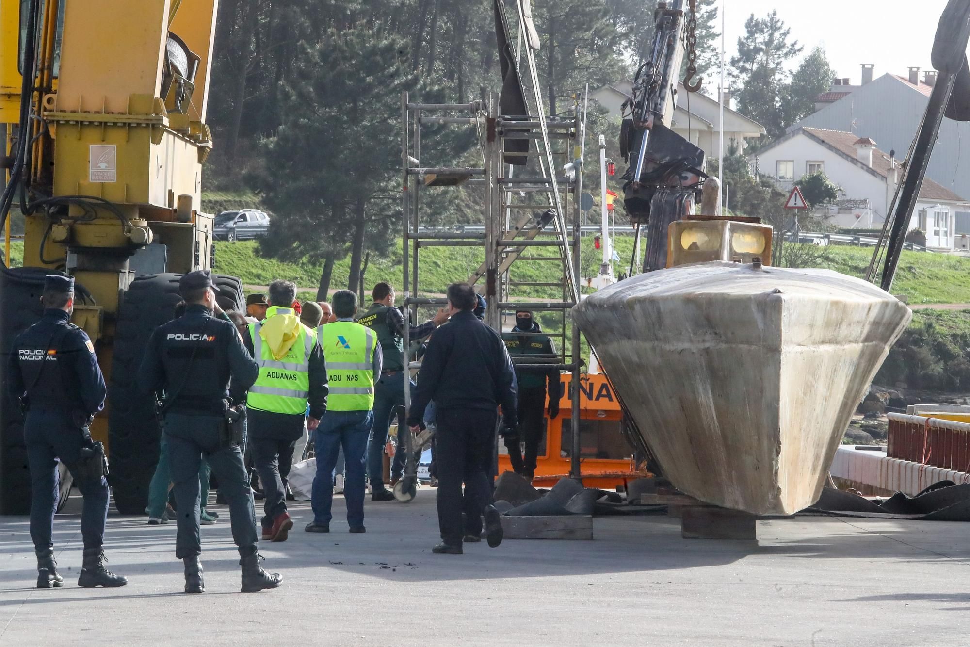 Operación de reflotado del narcosubmarino en la ría de Arousa