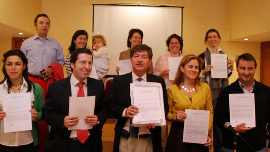 Ciudadanía. Padres que presentaron sus objeciones el día que se presentó la Plataforma Malagueña Educación y Libertad.