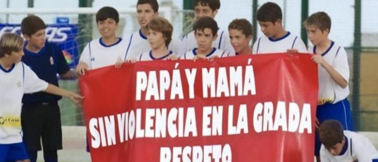 Archivo. Un grupo de niños se plantan contra las agresiones de los padres en los campos de fútbol.