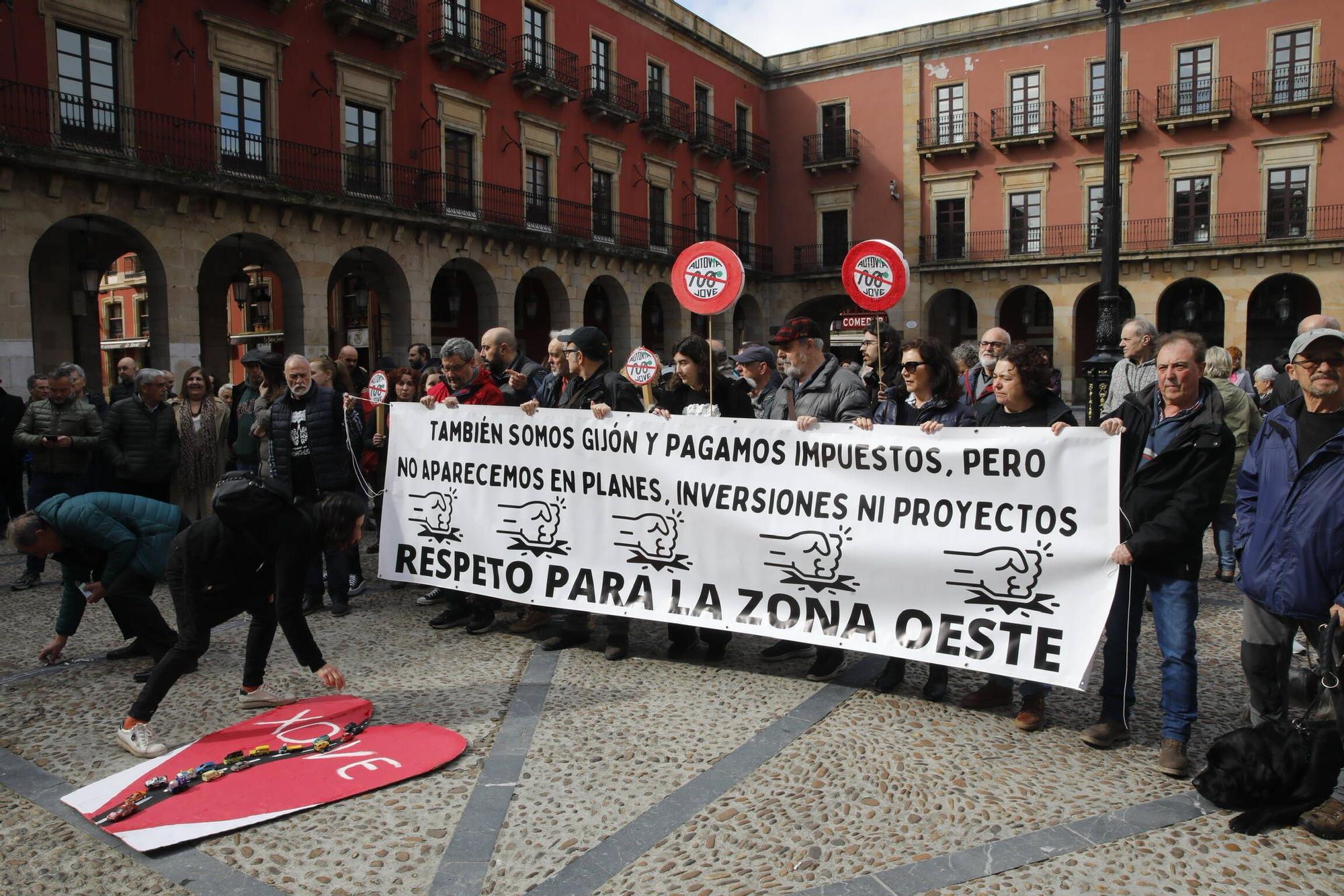 La reunión vecinal con la Alcaldesa por el vial de Jove, en imágenes