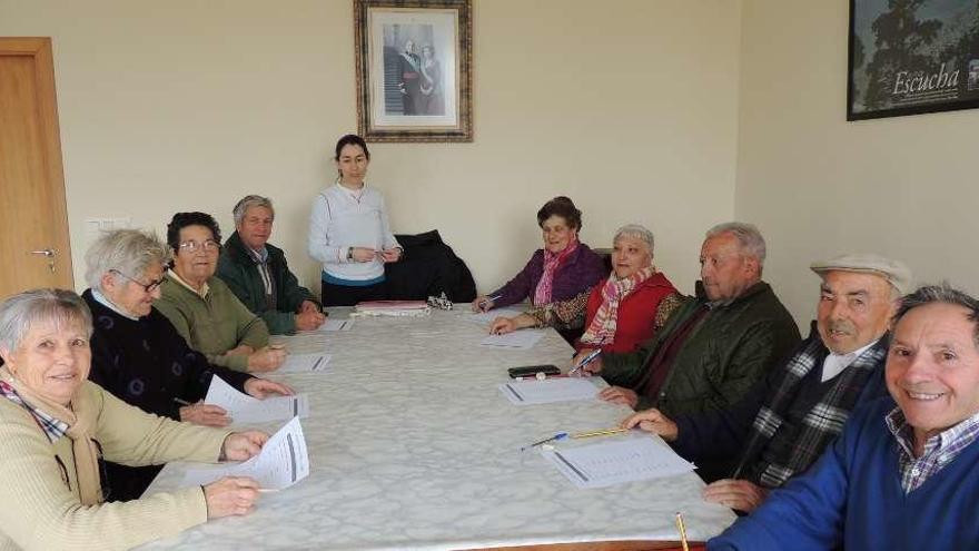 Una actividad de taller de la memoria organizada por los jubilados en Fuente Encalada.