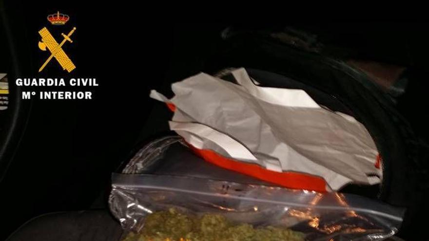 Detenida una persona con 500 gramos de cogollos de marihuana en su vehículo