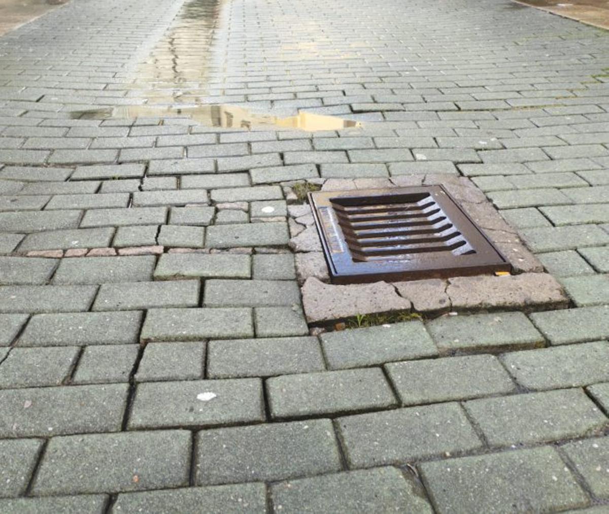 Sumideros por encima del nivel de la calzada.