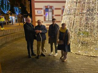 La navidad ya ilumina las Cuencas: Mieres enciende sus adornos festivos