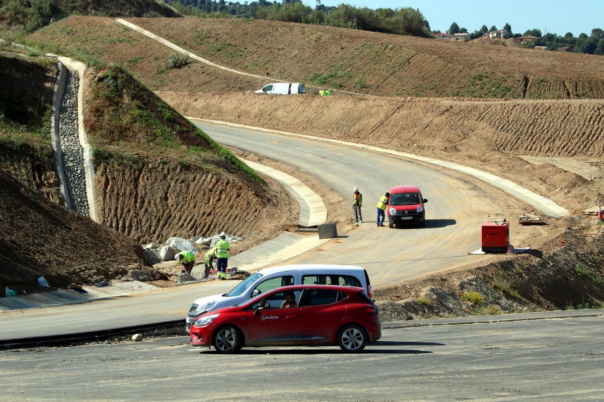 Operarios trabajando en las obras de la B-40 en Viladecavalls. Mayo del 2022