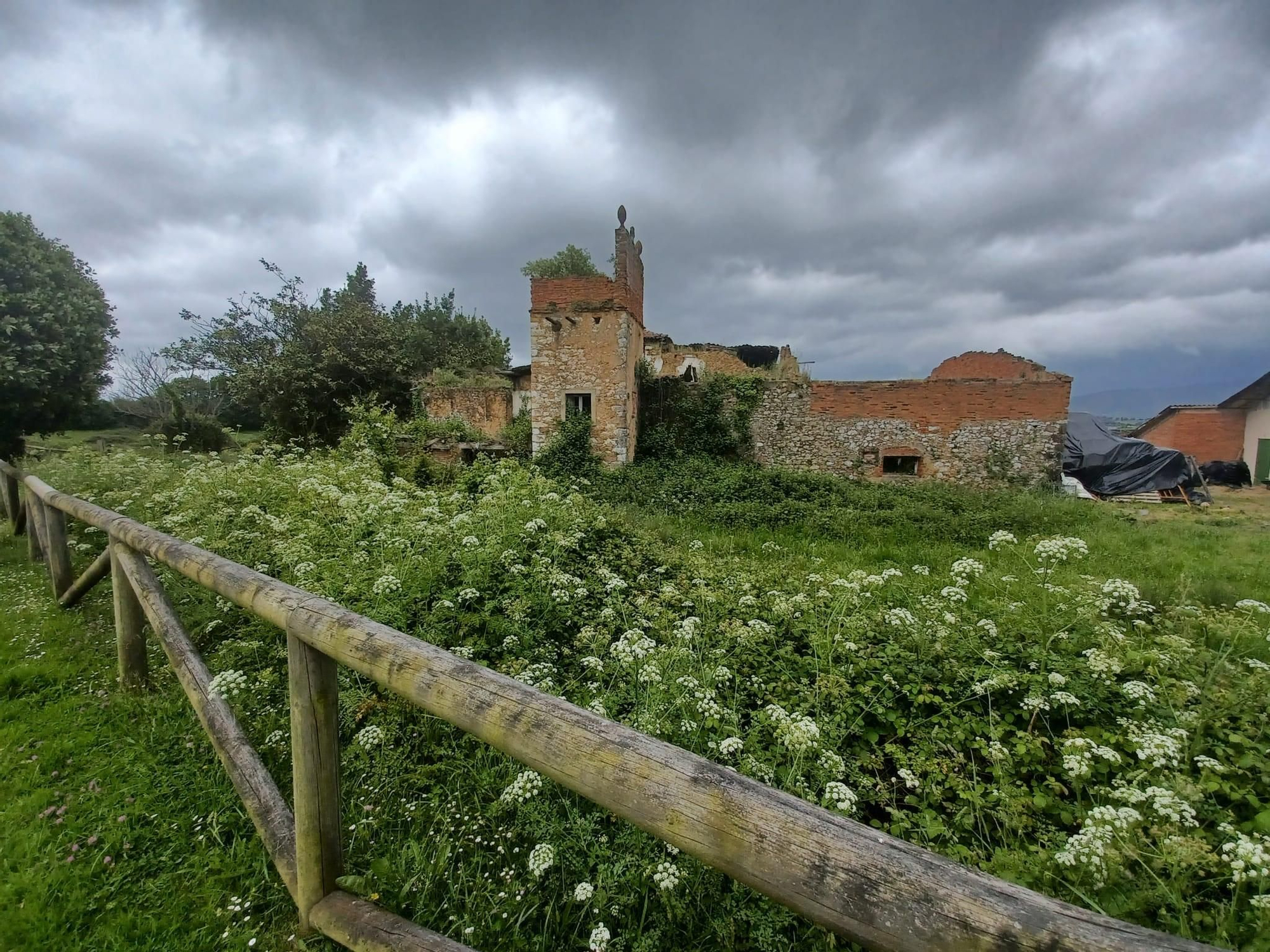 La casona de la Bérvola, el ocaso de la morada palaciega de Llanera del segundo rector de la Universidad de Oviedo