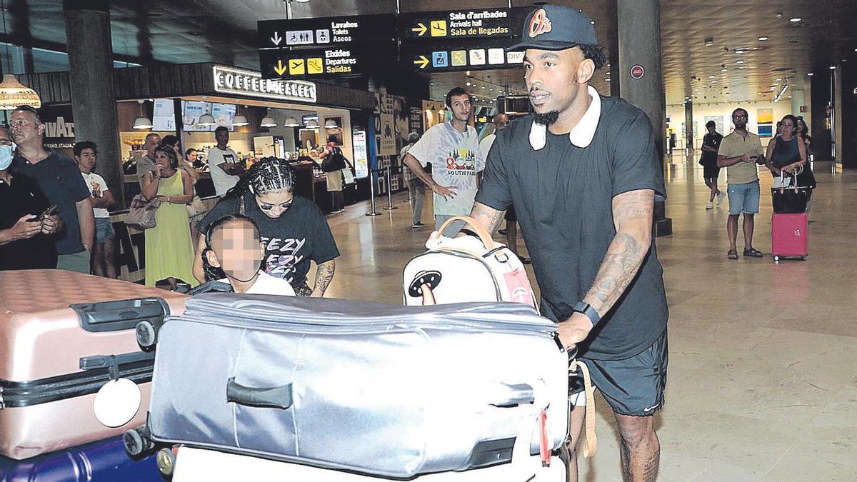 Chris Jones, a su llegada a València con su familia en el verano de 2022. La ciudad y el club han cautivado a los Jones