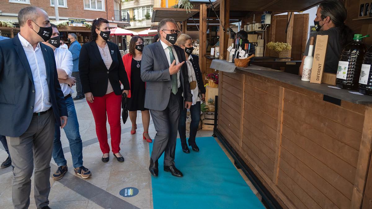 La plaza de Les Aules, sede de la Diputación, acogió la celebración de la feria de productos ‘Castelló Ruta de Sabor’.