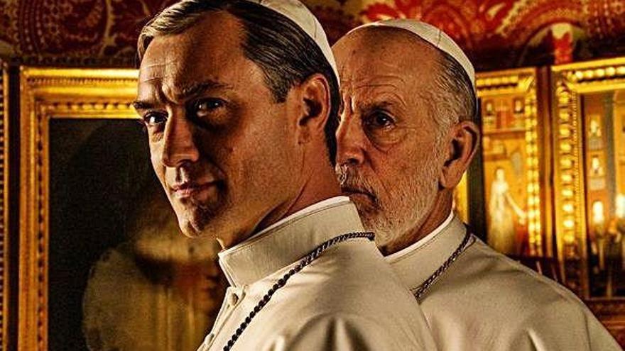 Jude Law y Jon Malkovich, en una imagen promocional de &#039;The New Pope&#039;.