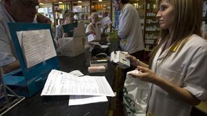 La farmàcia Montserrat Boada de Barcelona, el primer dia d’implantació de l’euro per recepta, el 23 de juny.