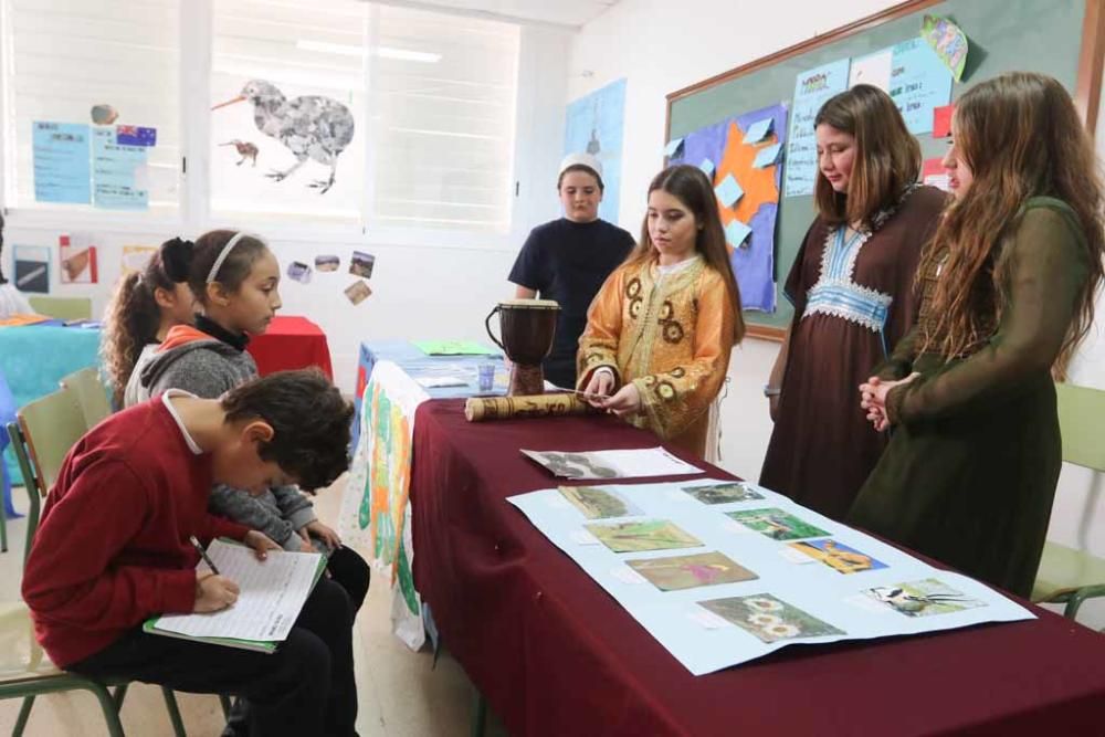 Los escolares ejercieron de anfitriones con sus propios compañeros