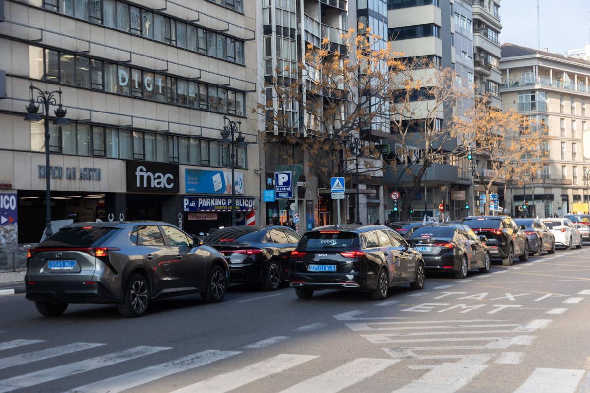Concentración de conductores de vehículos VTC en València el 26 de febrero de 2026.