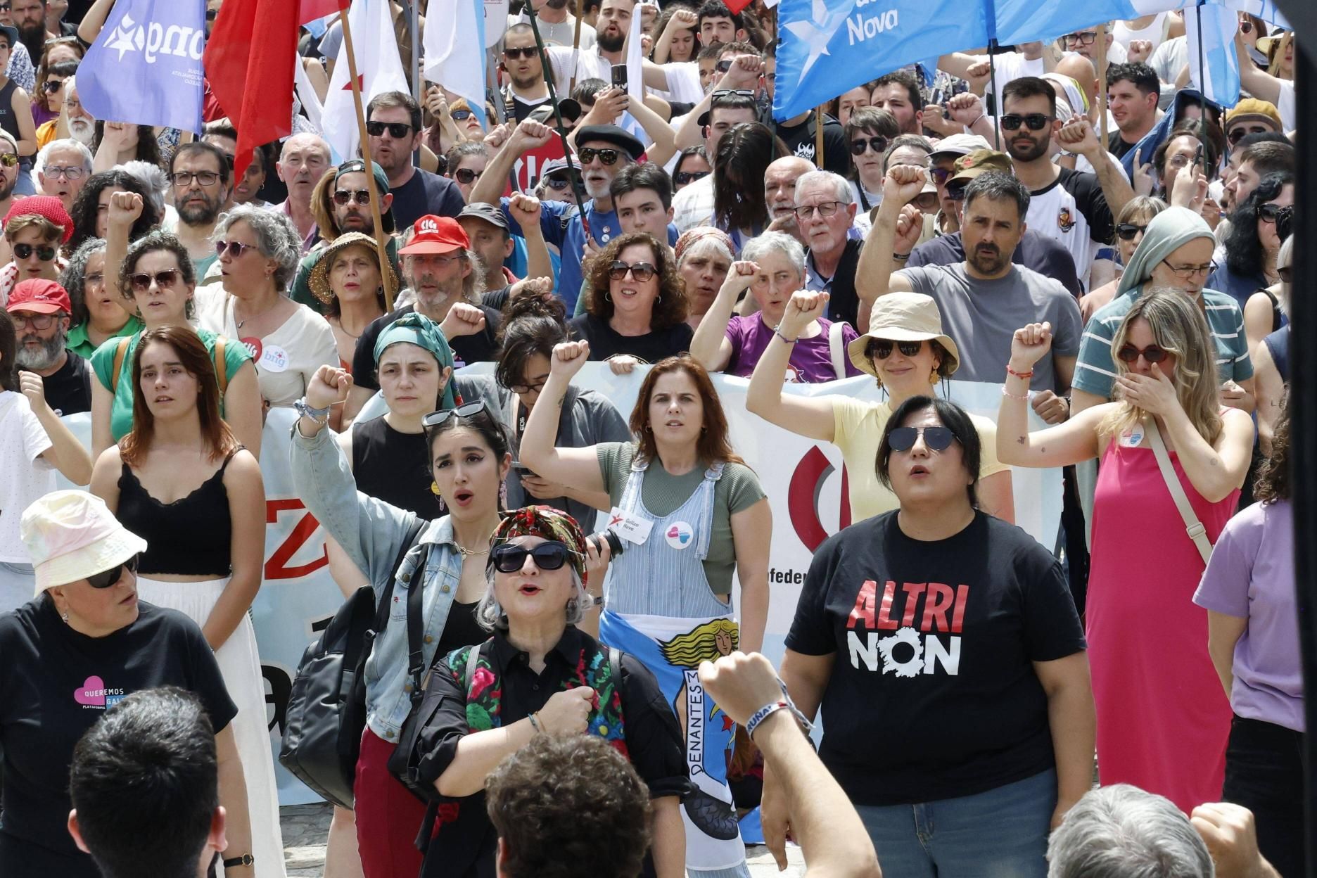 Miles de persoas toman as rúas de Santiago en defensa do galego