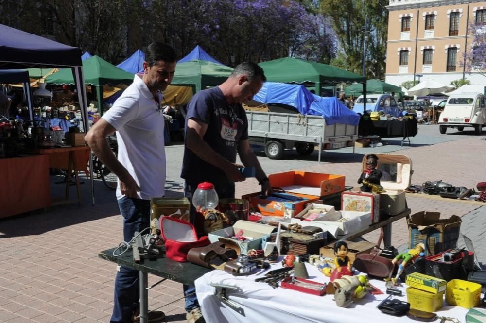 Lo coches antiguos conquistan  el Cuartel de Artillería