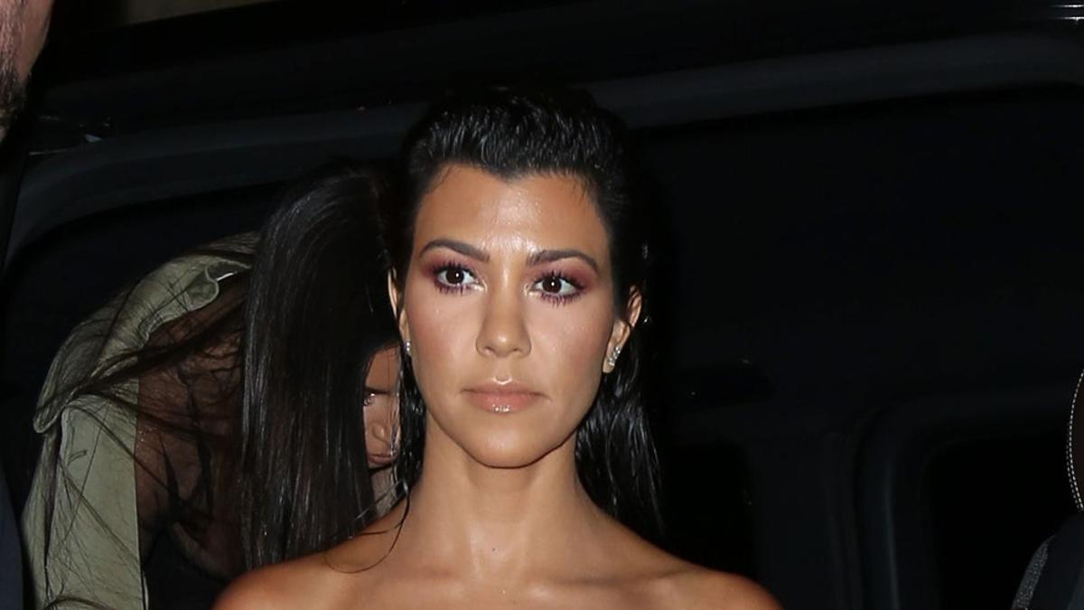 Kourtney Kardashian se monta la fiesta de la pizza