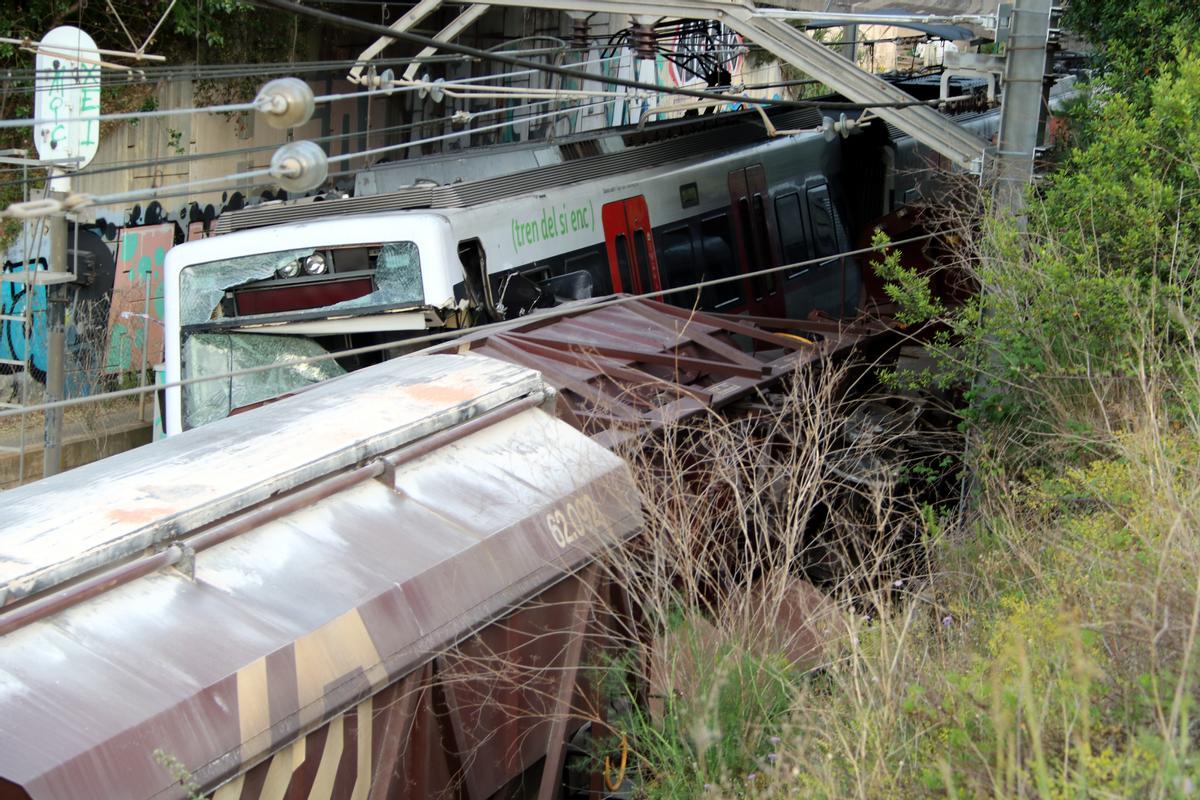 Muere un maquinista en un choque de dos trenes de FGC en Sant Boi