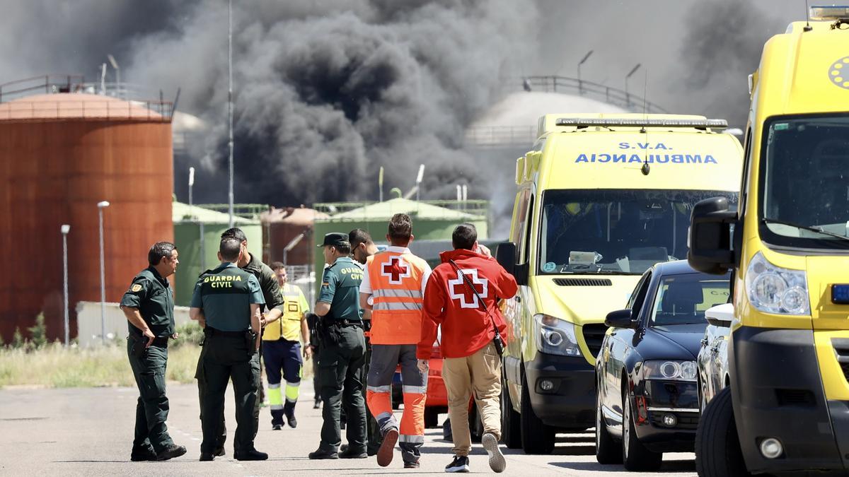 Efectivos de emergencia en el lugar de los hechos.