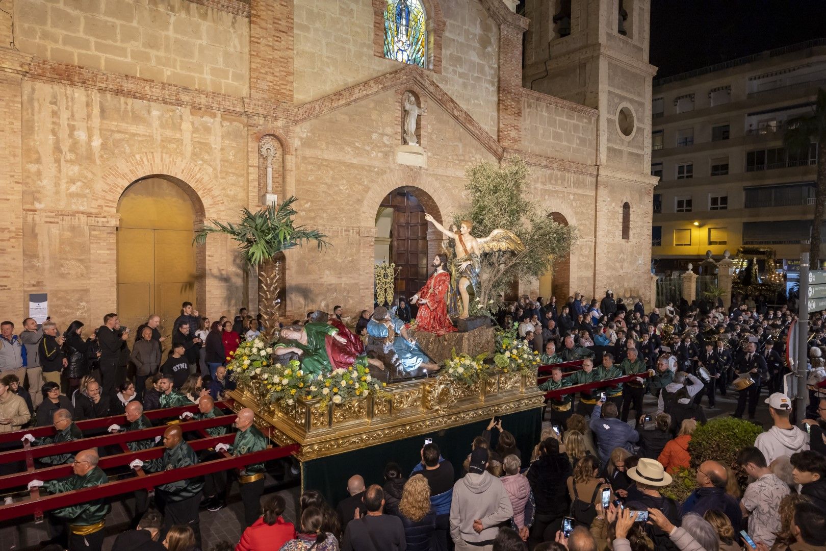 Aquí las imágenes de la Procesión de Lunes Santo en Torrevieja