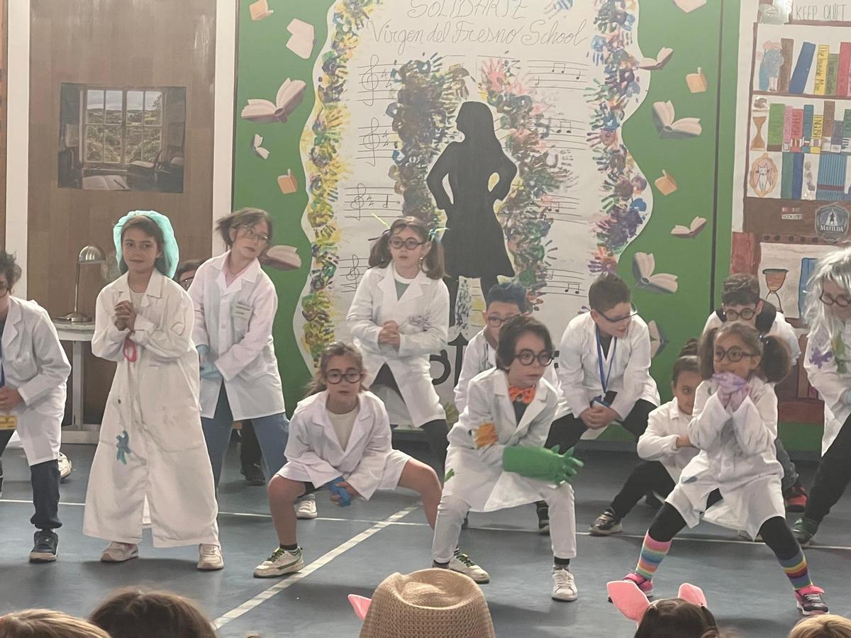 El festival "SolidArte" del colegio Virgen del Fresno de Grado, en imágenes