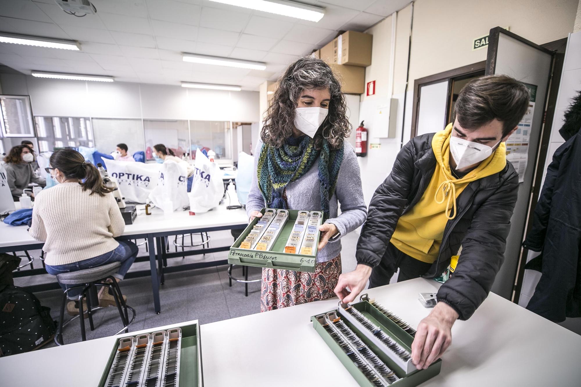 La vuelta a los laboratorios en la Universidad de Oviedo