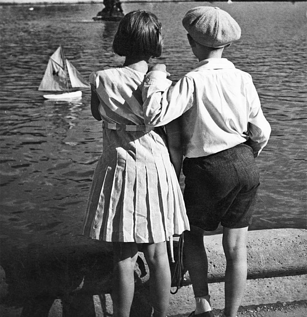 «Estanque de los jardines de Luxemburgo» (París, 1930)  | ESTATE BRASSAÏ SUCCESSION-PHILIPPE RIBEYROLLES