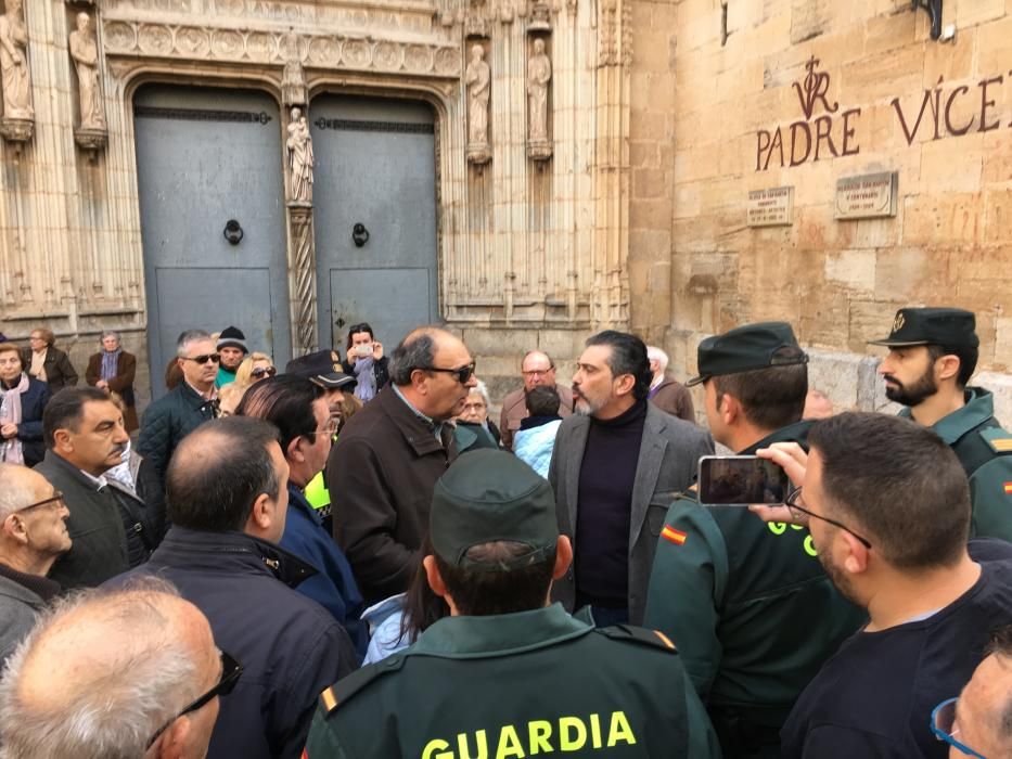 Polémica retirada de la Cruz en Callosa