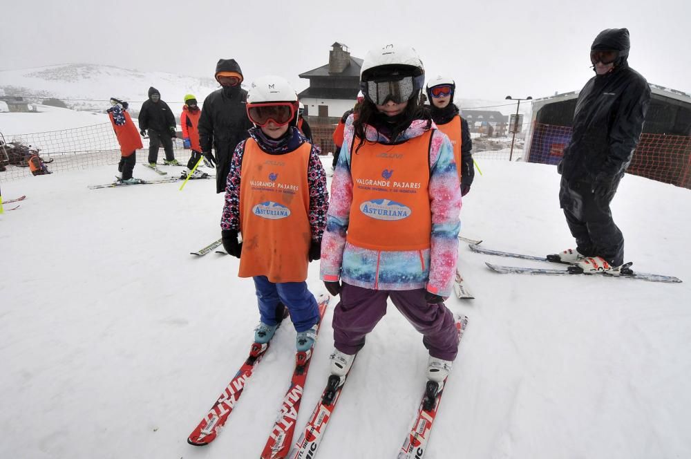 Ampliación de temporada de esquí en la pista de debutantes de Pajares