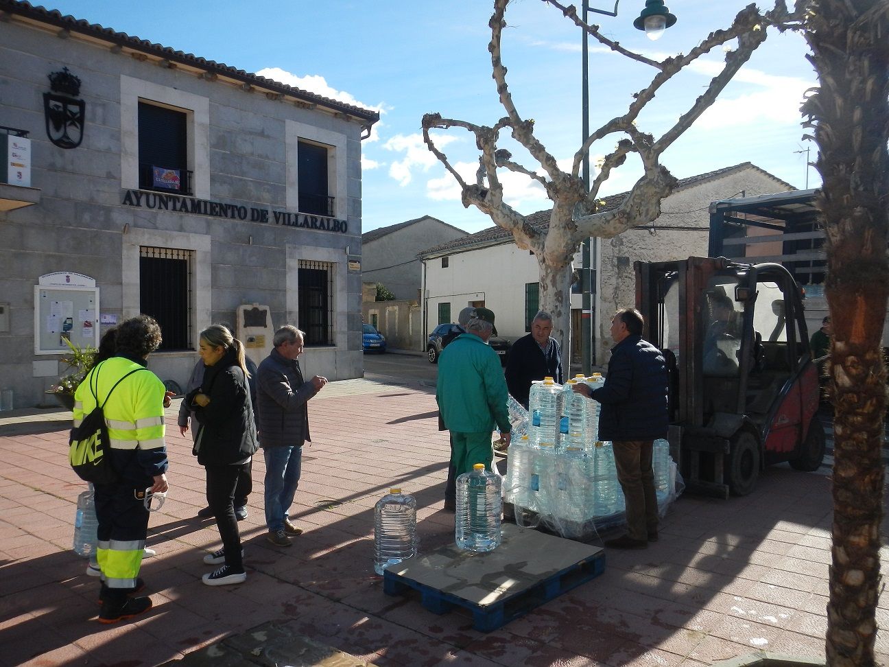 Los camiones de agua llegan a Villaralbo