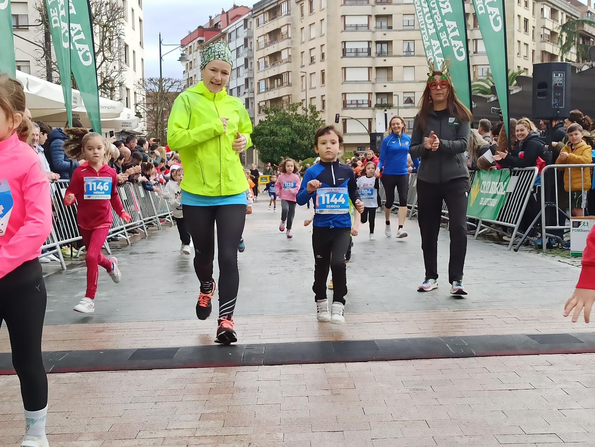 Casi 1.500 participantes disputan la carrera de Fin de Año de Pola de Siero