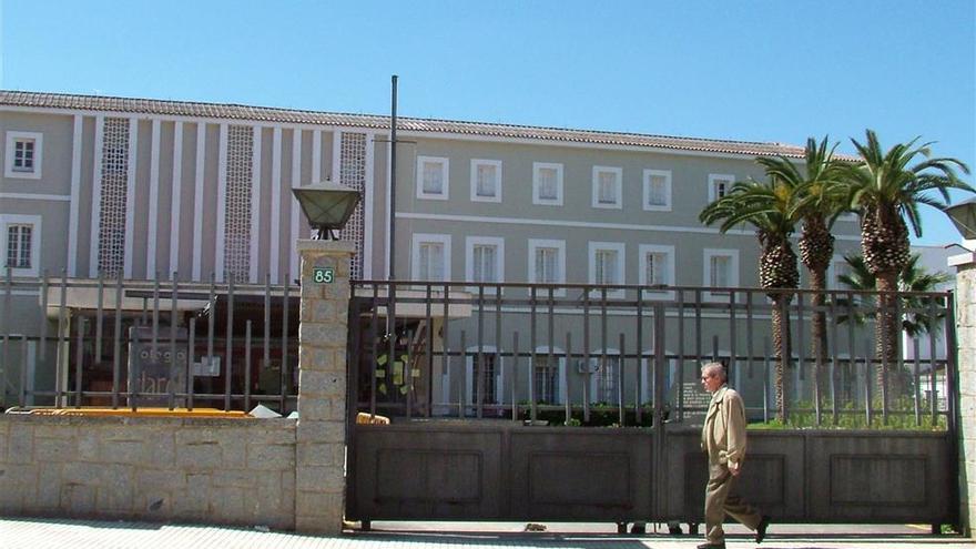 Fallece un alumno del Claret de Don Benito al precipitarse por una ventana